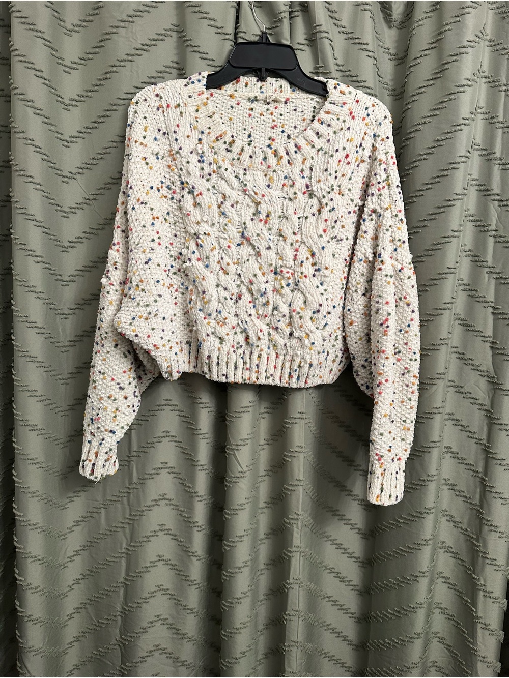 Ee:some cropped sweater size S/M
Fits more like a M in my opinion
Fun sprinkle
